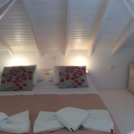 Appartement Amalia Harbor à Chalki Town Extérieur photo