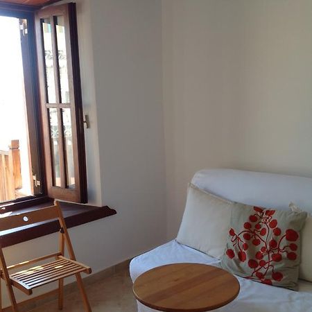 Appartement Amalia Harbor à Chalki Town Extérieur photo