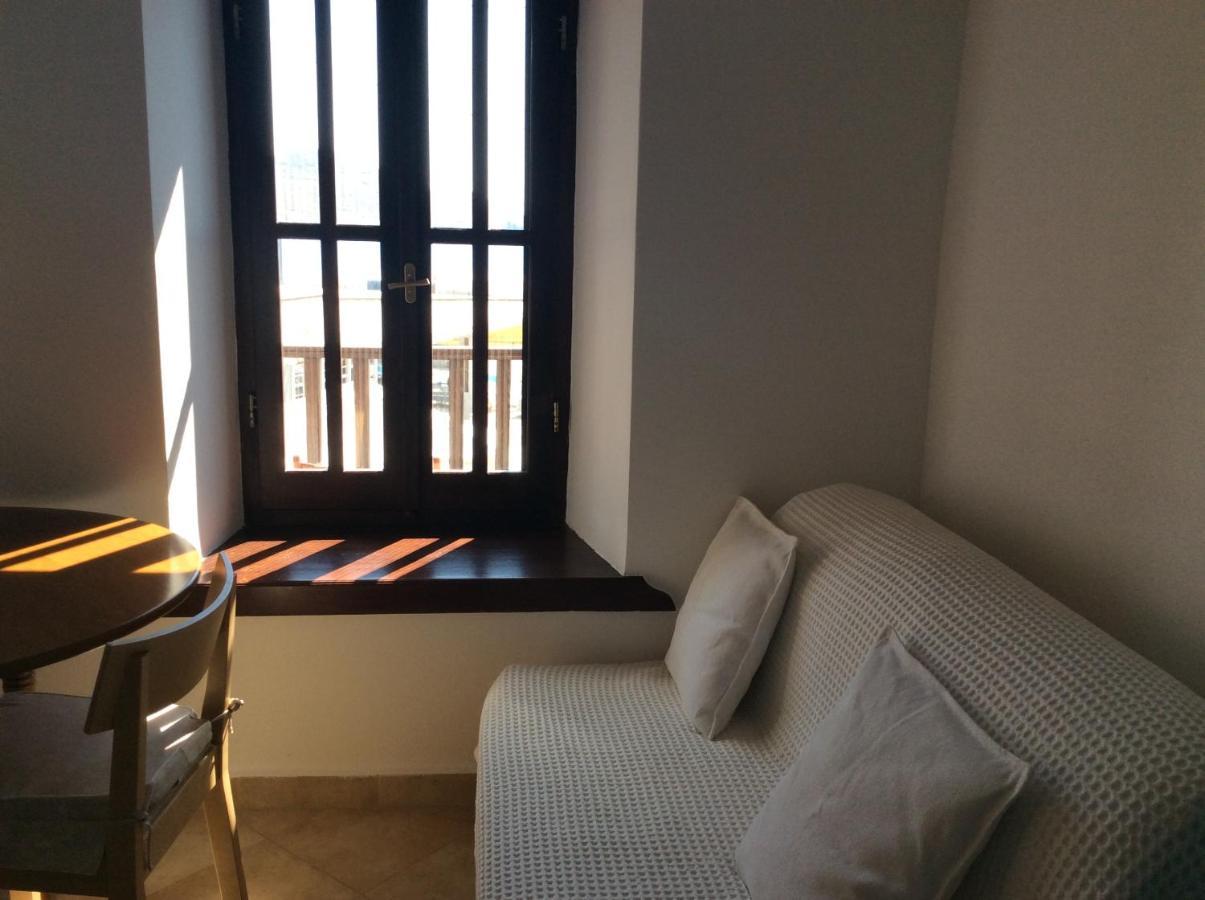 Appartement Amalia Harbor à Chalki Town Extérieur photo