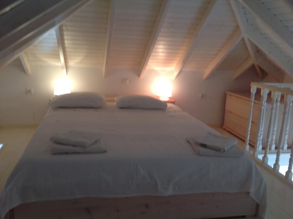 Appartement Amalia Harbor à Chalki Town Extérieur photo